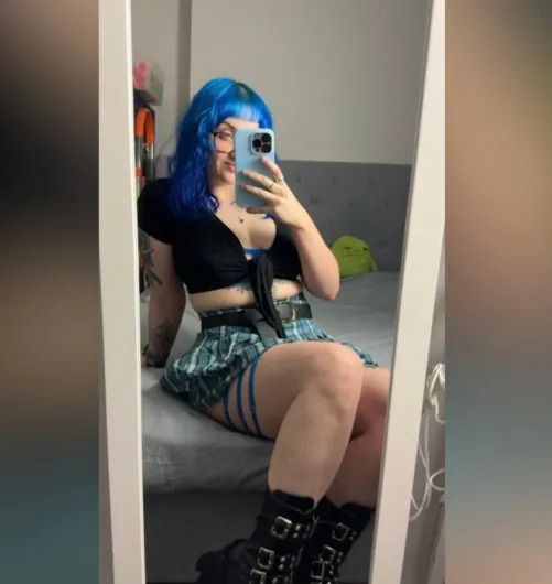 Thumbnail Clean Up Good Even With a Cold by AndieHart98 | Unique GirlswithNeonHair