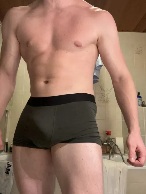 Thumbnail Bulges Hunt: GER 24 M4F Big Legs or Upper Body by Professional_Ice4978