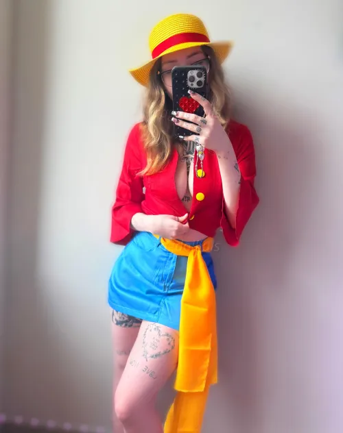 Thumbnail Ragdolljuls Nails Fem Luffy Cosplay Look