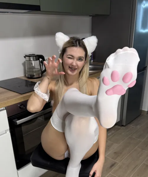 Thumbnail Get Ready for a Cute Kitty Look with BlondiyDemon in the World of Petplay