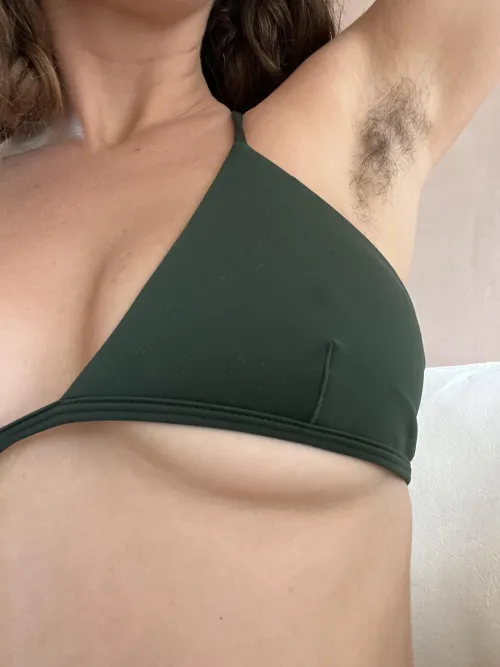 Thumbnail Freeing Beauty: maplesyrup_girl Celebrates Hairy Armpits Confidently