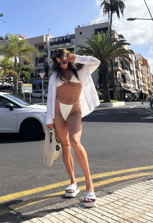 Thumbnail Outdoor Bikini Enthusiast: Insights from kissedkiki