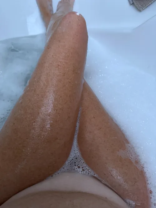 Thumbnail Join Just-To-Explore28 in a Sensual Bath: Rubadubdubcare