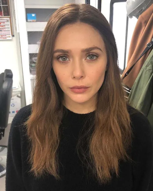 Thumbnail Discovering Elizabeth Olsen: Celebs4lov6's Insightful Piece