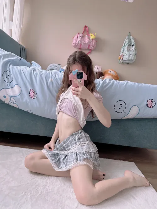 Thumbnail 19-Year-Old Petite Leg Display by Babydoll_Kaye | legs