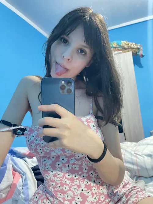 Thumbnail Provocative Selfies: 19 and Tempting by Theshyxo