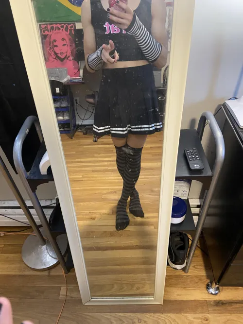 Thumbnail Damiana_3 Introduces New Thigh Highs for a Stylish Look