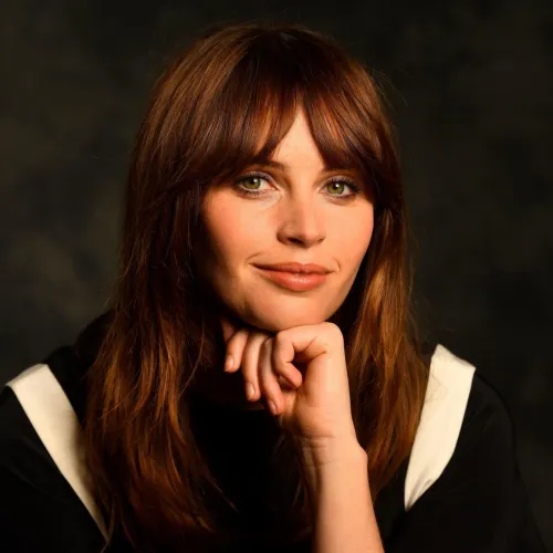 Thumbnail Exploring the Beauty of Felicity Jones | JumpySignature5588