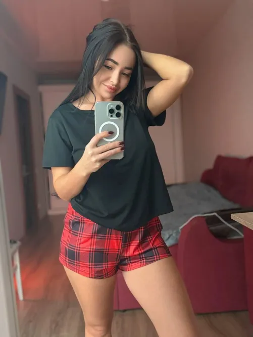 Thumbnail Cozy Revelations: GabrielaBelt's Chill MirrorSelfie Vibes