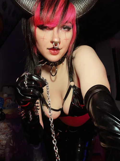 Thumbnail Let This Horny Babe Take Control | PunkGirls