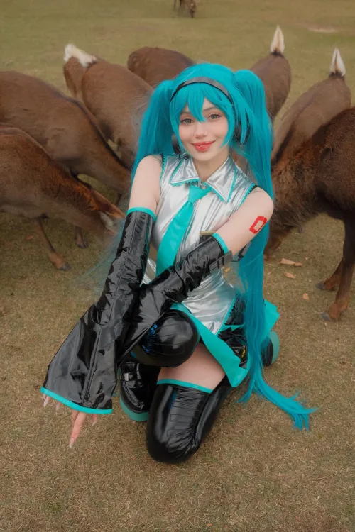 Thumbnail Hatsune Miku Splendor: Alina Becker's Cosplay Creation