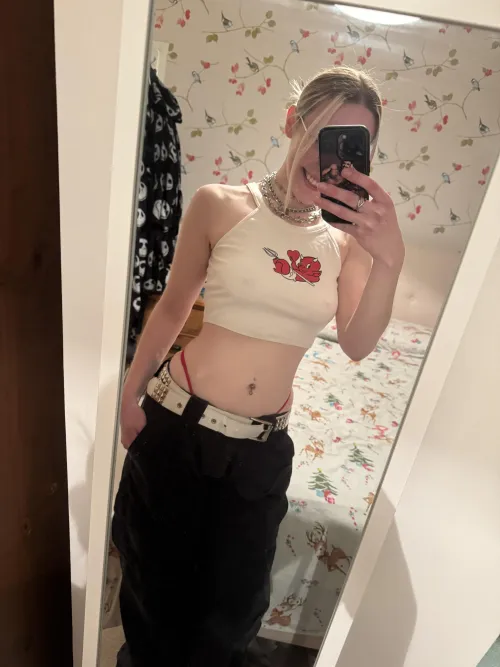 Thumbnail Nosferasstu Explores Croptop Fashion Trends