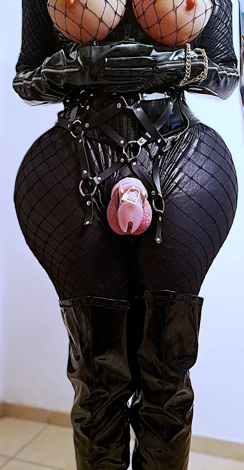 Thumbnail Keyholder Fantasies: Embrace Kinky Delights with CD-Betina