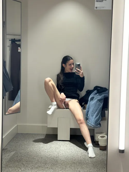 Thumbnail BrennaFerrell's Flirty MirrorSelfie Revelation