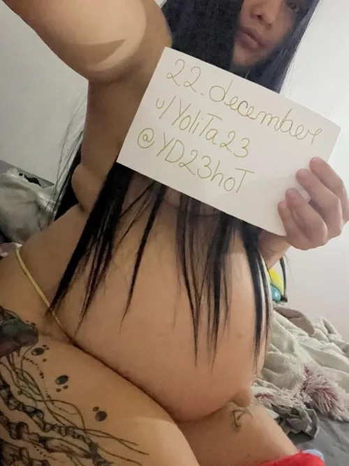 Thumbnail Experience 37-Week Pregnant Horniness with Yolita23 in PreggoPorn