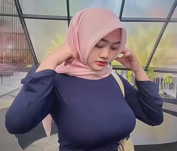 Thumbnail Desecr8or: Discovering Asian Beauty in Hijab