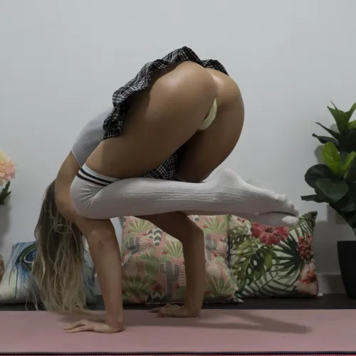 Thumbnail noasanayogagirl Explores New Yoga Skills in Thongs