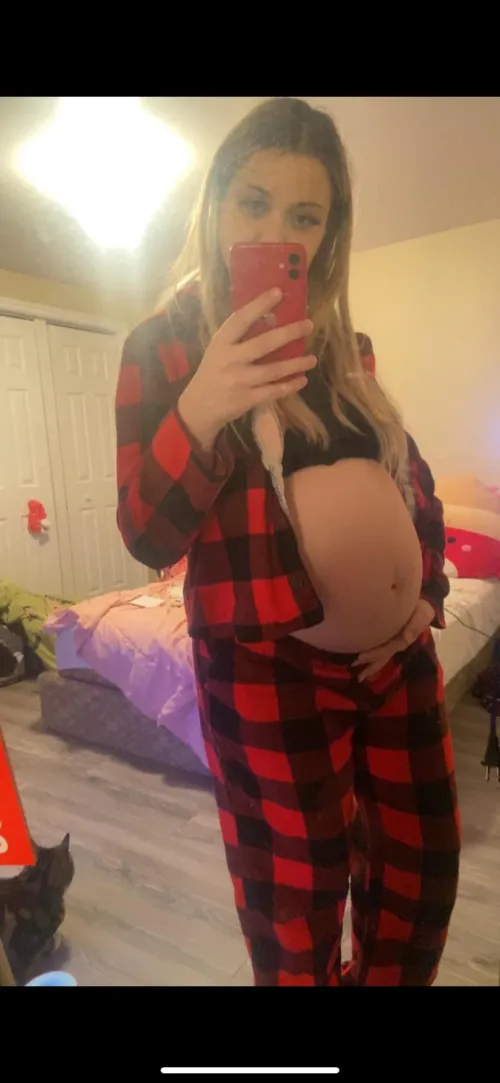 Thumbnail Follow bambiitheslut's Week 32 Journey in Pregnant Porn