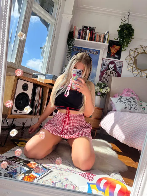 Thumbnail Panty Spotting: Tally_Rose's Teasing Charm