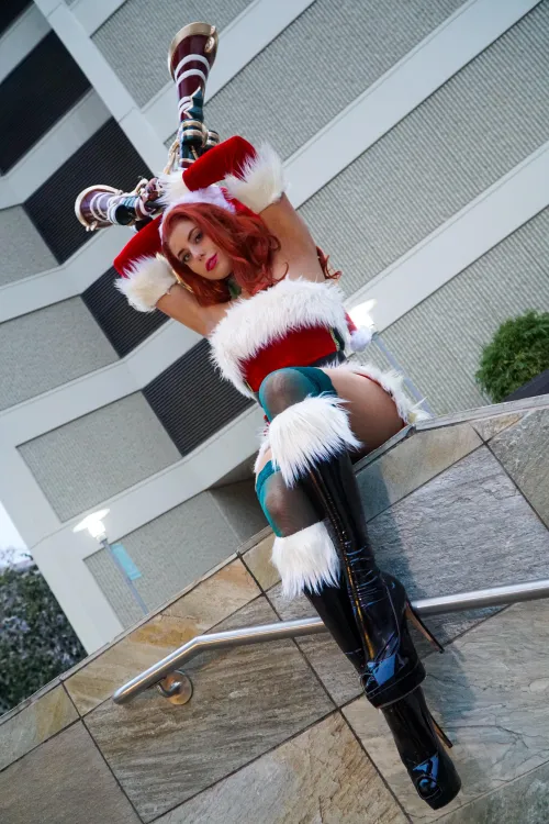 Thumbnail Extwa_cwispy Transforms into Miss Fortune: A Sparkling Cosplay Adventure | CosplayGirls