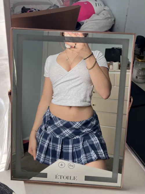 Thumbnail Cheeky Outfits in Croptopgirls: Dive into the Styles with xhotbunnyx