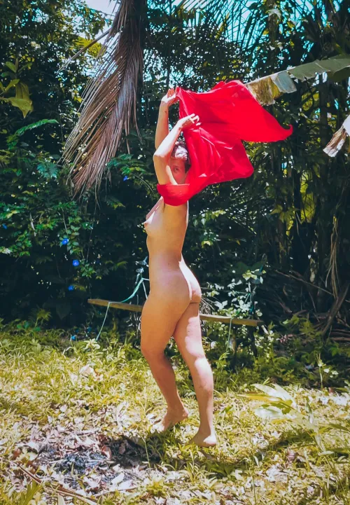 Thumbnail Mesmerizing Backyard Dance - runakenaz's girlsdoingstuffnaked