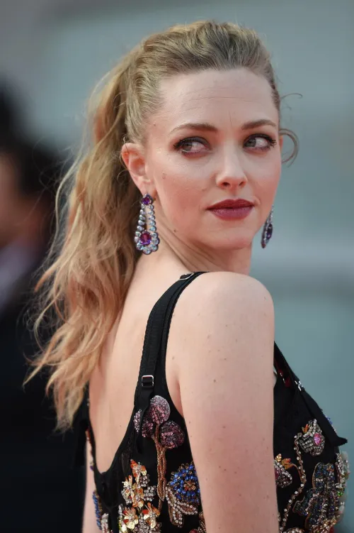 Thumbnail Exquisite Sophistication: The Allure of Amanda Seyfried by abesster