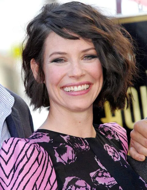 Thumbnail Captivating Beauty: Evangeline Lilly | JumpySignature5588