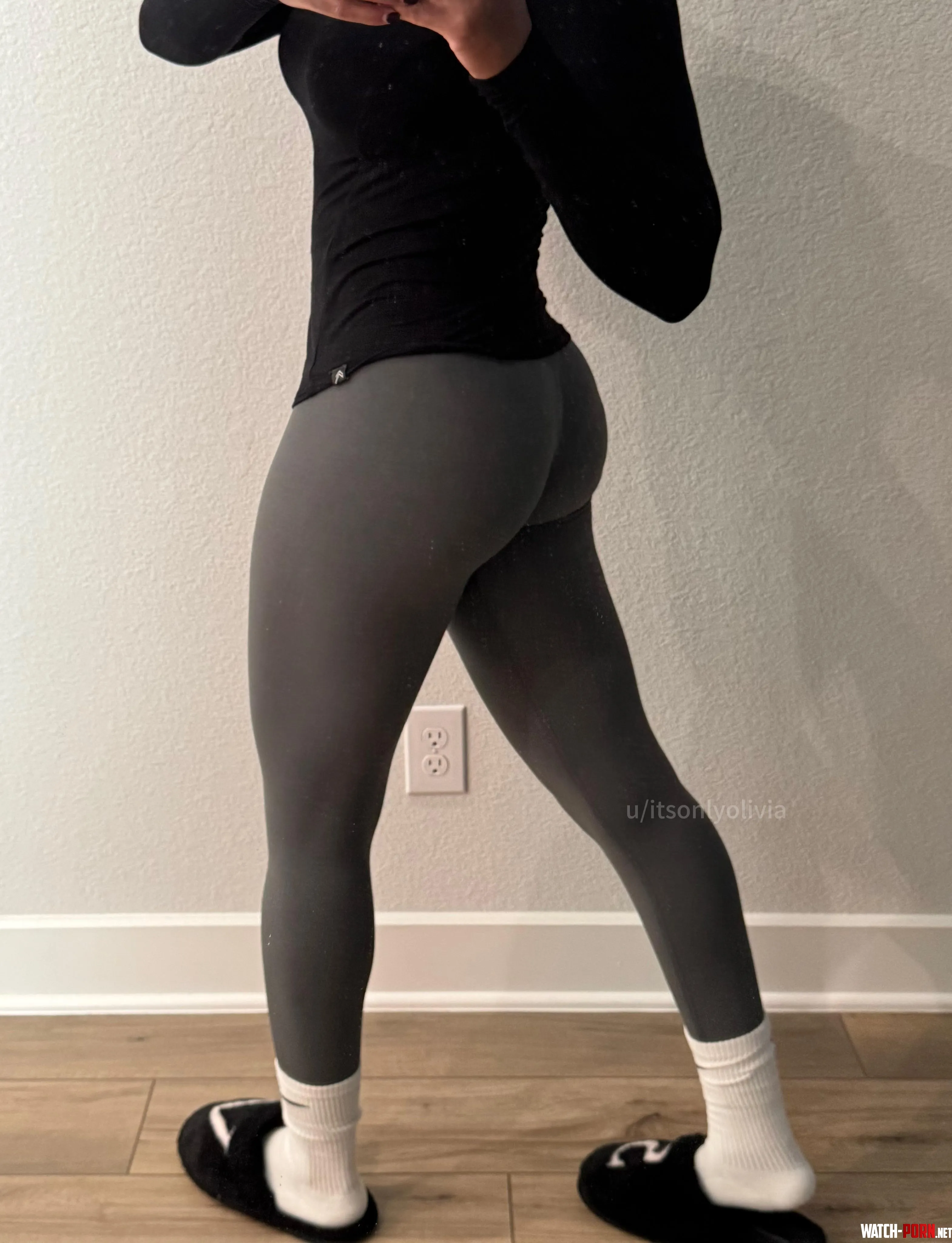 I need a pair of yoga pants that leave nothing to the imagination by itsonlyolivia