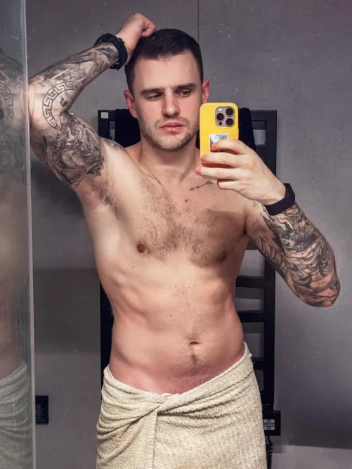 Thumbnail Towel Temptation: Revealing the Seduction with AndrewTaylor69