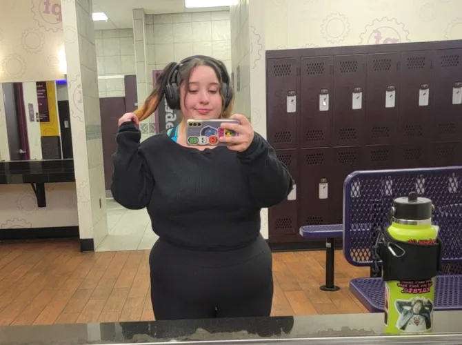 Thumbnail Chubby Gym Selfie: Embracing My Derp Face in My Favorite Shot by wickedvixenn