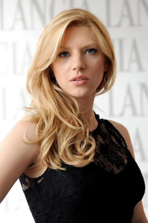 Thumbnail Discover Beauty: Katheryn Winnick | rom003