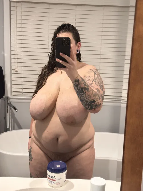 Thumbnail All Clean and Ready for Santa with BusstyAnon in the BBW Scene