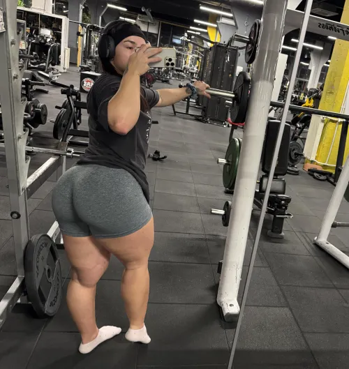 Thumbnail Gym Fantasy: quadsqueen's Sensual Journey in slutsofsnapchat