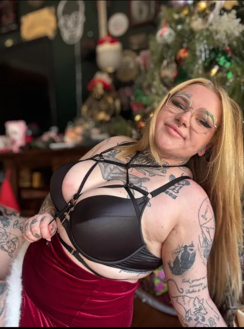 Thumbnail Spreading Christmas Love with Big Titties | Author: deviousflamingoo | bigtiddygothgf