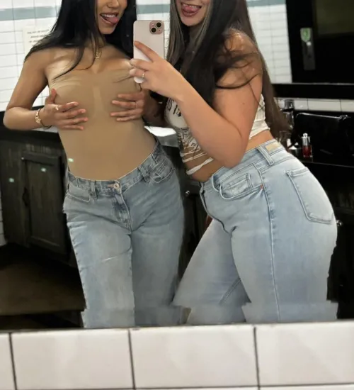 Thumbnail Debating Preferences: Thick vs. Skinny Latinas | MirrorSelfie