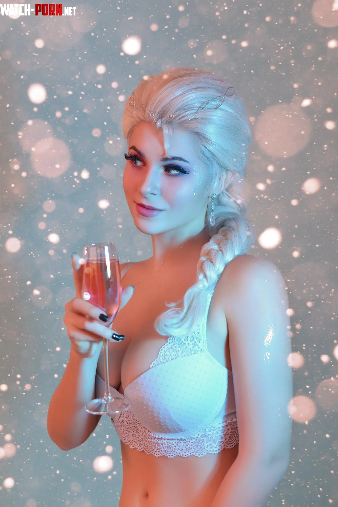 Elsa from Frozen by Yuna Kairi  by YunieSunshine