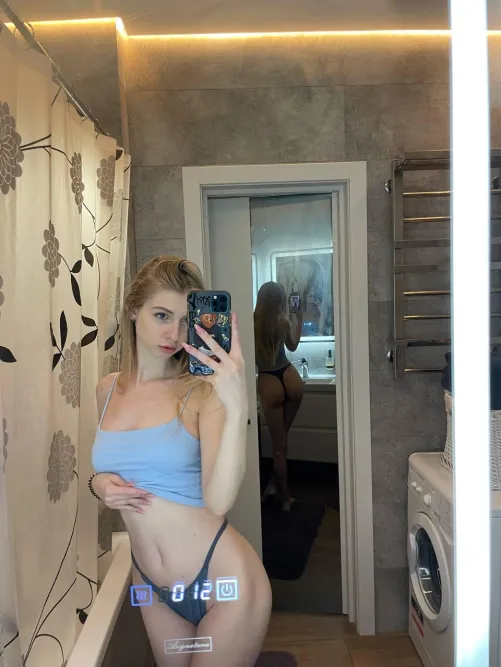 Thumbnail SweetsxyAdriana's Booty Flair Inquiry | MirrorSelfie