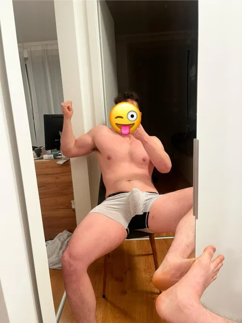 Thumbnail Top_gaymedstud99 on the Fun of Working from Home with a Bulge