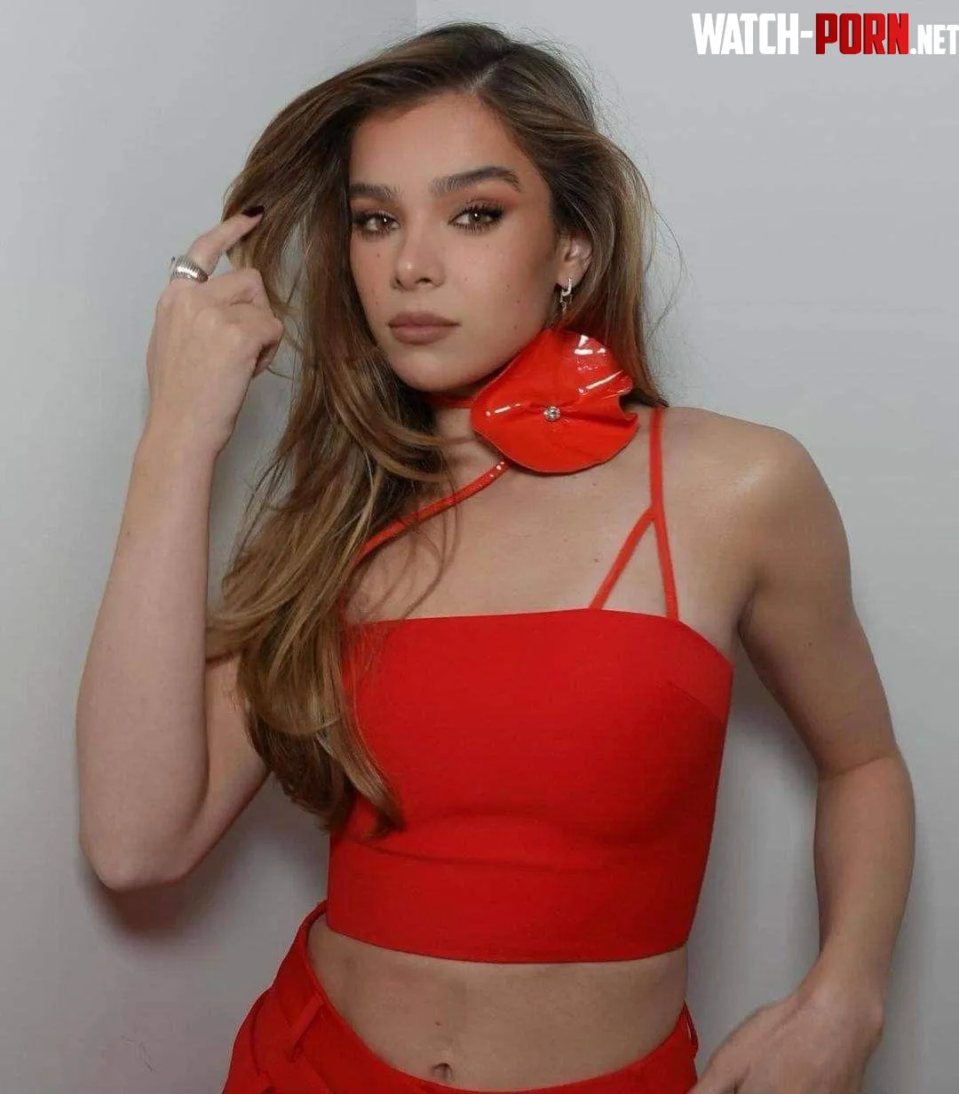 Hailee Steinfeld by Positive-Article-654