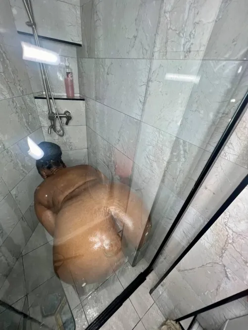 Thumbnail The Shower Loves My Curves by Rozie_99 | AmazingCurves