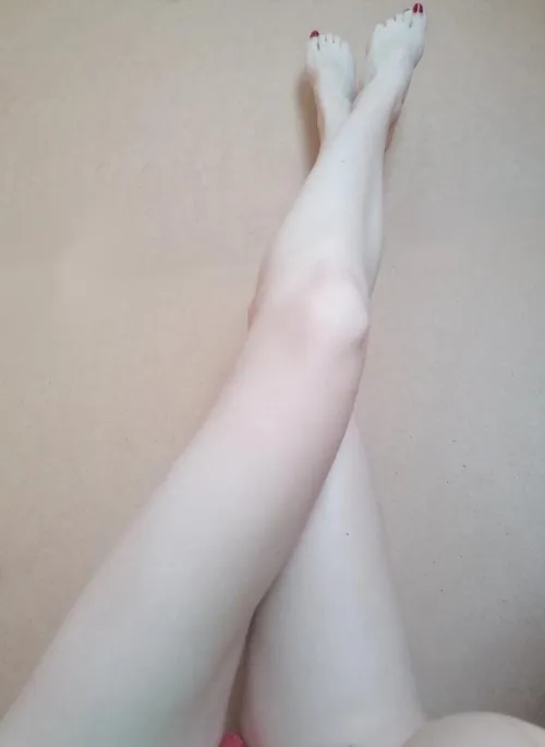 Thumbnail ElenChertovskaya's Naughty Leg Tease Unleashed