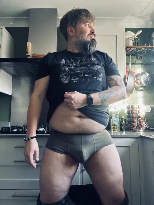 Thumbnail Kitchen Bulge Unveiled by Photic_Doom - Discover Bulging Secrets