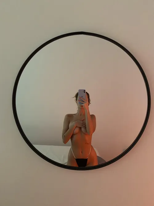 Thumbnail Teasing with My Body: MirrorSelfie Vibes from Knohno