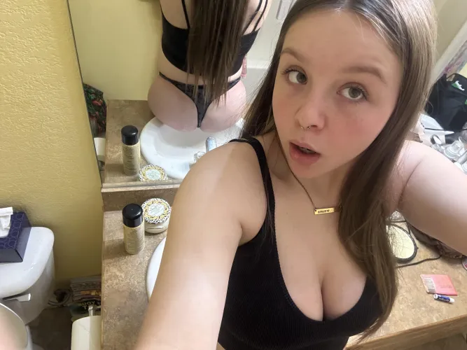 Thumbnail Mirror Selfie Angles: Exploring Perspectives with cassieonlyxo