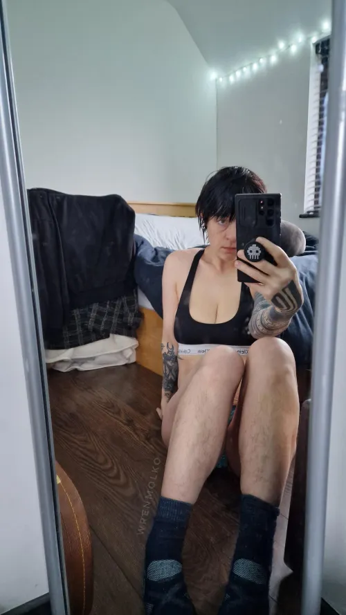 Thumbnail Embracing Hairy Legs in Mom Bod Beauty