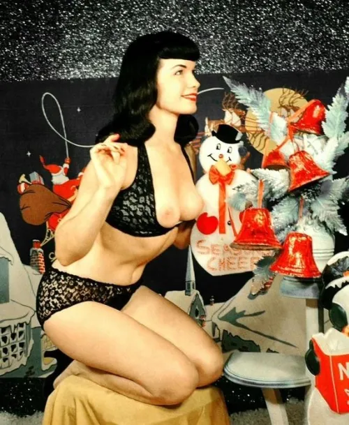 Thumbnail Drewfarndale Explores Celebnsfw with Bettie Page