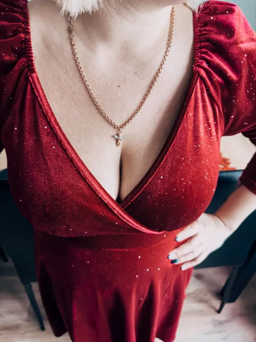 Thumbnail Angelfromheavenn_ Showcases Party Dress Elegance with a Cleavage Peek