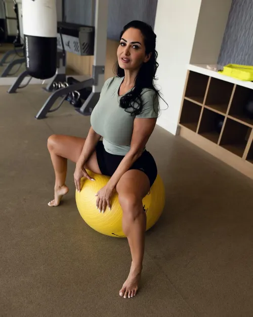 Thumbnail Layana_sa Enjoys Sitting on a Ball in 2busty2hide Category