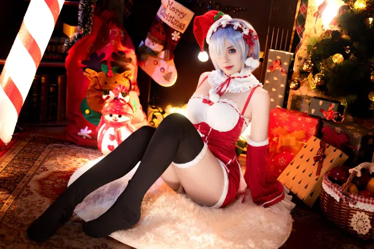 Thumbnail Huhu0826n's Christmas Rem Cosplay Delight